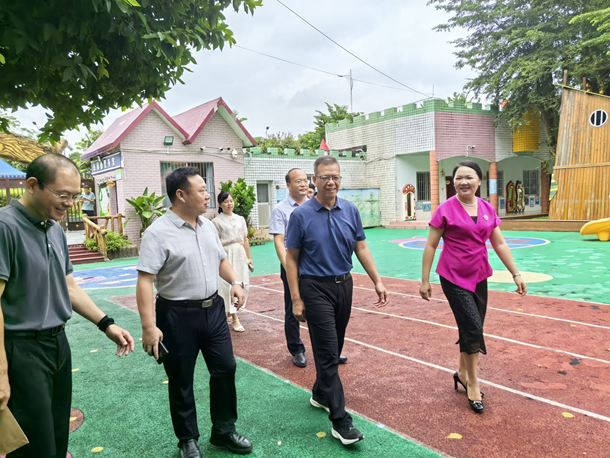 陈振东副院长带队到幼儿园开展教师节慰问活动