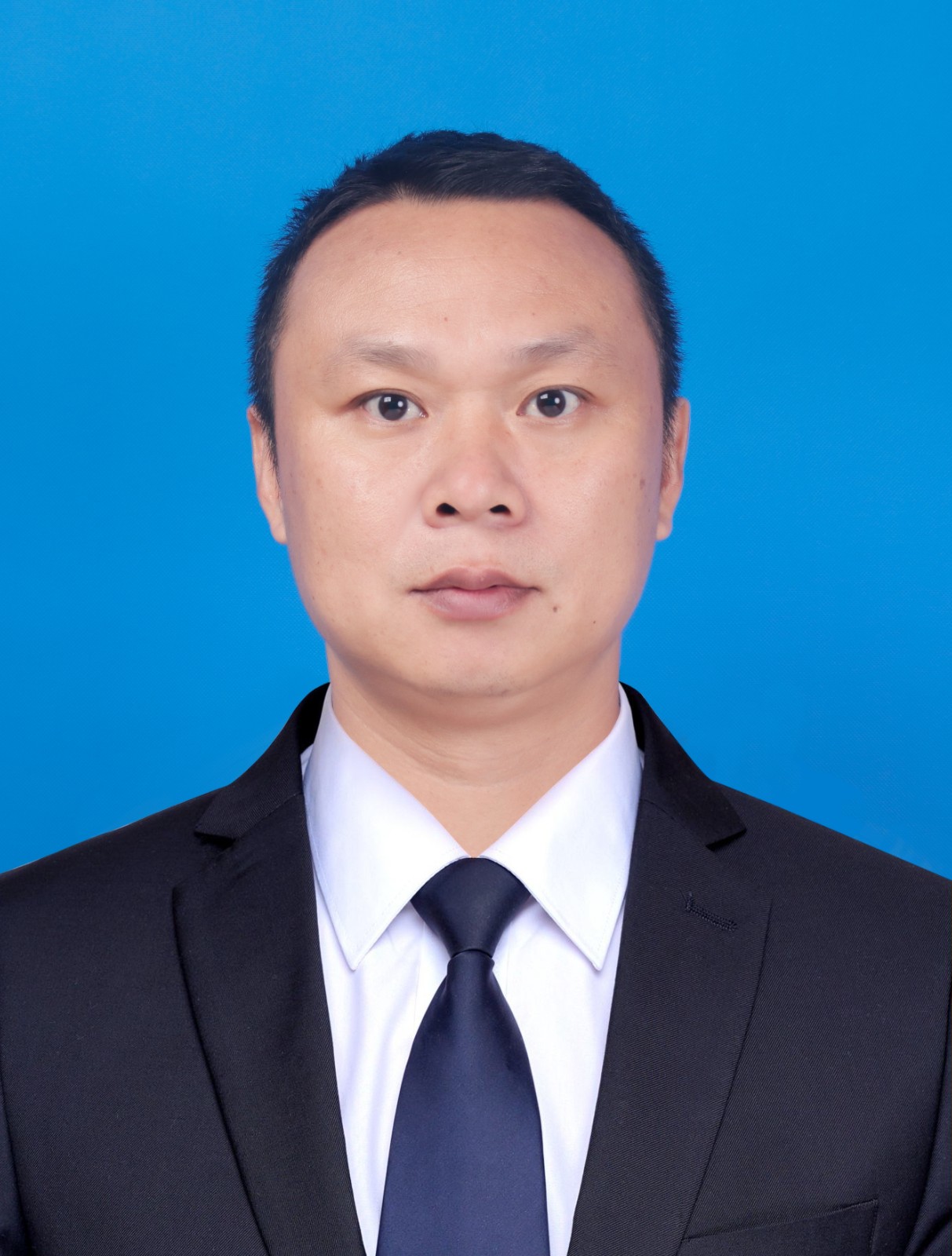 曾黎明证件照.jpg