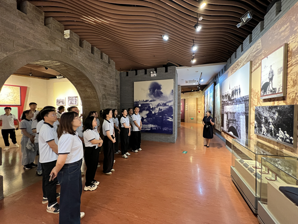 广西南亚所团委组织开展“高举团旗跟党走 使命传承新征程”暨青年理论学习小组学习习近平总书记重要回信精神主题团日活动