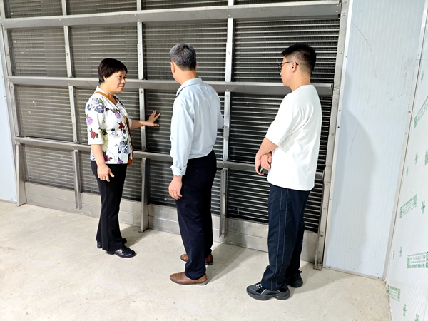 参观广西平乐杨帆农业科技有限公司烘干设备_副本.jpg