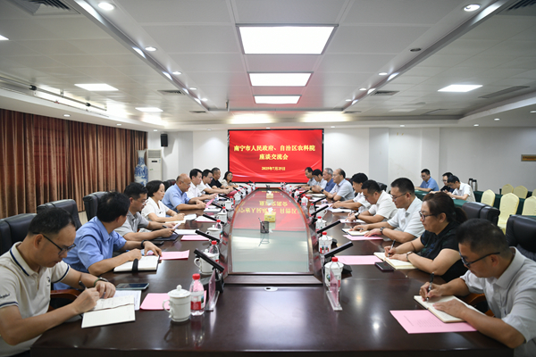 南宁市副市长穆贤清一行到广西农业科学院调研