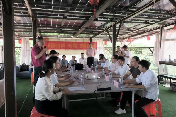 园艺所荔枝龙眼团队赴茂名参加早熟荔枝品鉴会并调查自选品种坐果情况