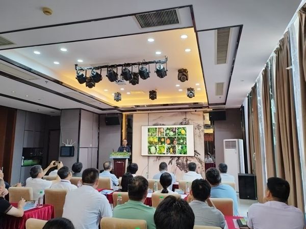 园艺所、重点实验室科技人员参加全国百香果越冬套种模式产业发展专题研讨暨现场观摩会